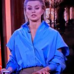 Bridget Maasland Instagram - Altijd leuk als kijkers willen weten welk merk kleding ik draag en dan een foto van de tv maken precies op het juiste moment en sturen😉 Ik draag hier @chptrs.official zowel de blouse als pantalon. Swipe naar rechts voor onze nieuwe muziekdekundige bij @rtlboulevard 😊
