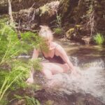 Bridget Maasland Instagram - Recap Women intensive Portugal 🇵🇹 1. D’aligo yoga retreat 2. 2 uur per dag vrije tijd 3. Aan de pool 4. Uitzicht bij mijn huisje 5. Alles van je afspoelen in een heel koud beekje 6. Kookworkshop van de allerliefste @mikelhengeveld 7. Zonsopgang voor de yoga 8. Collage van mijn leven op dit moment 9. Na een intense dag vol familie-opstellingen 0. Zonsopgang op het hoogste punt