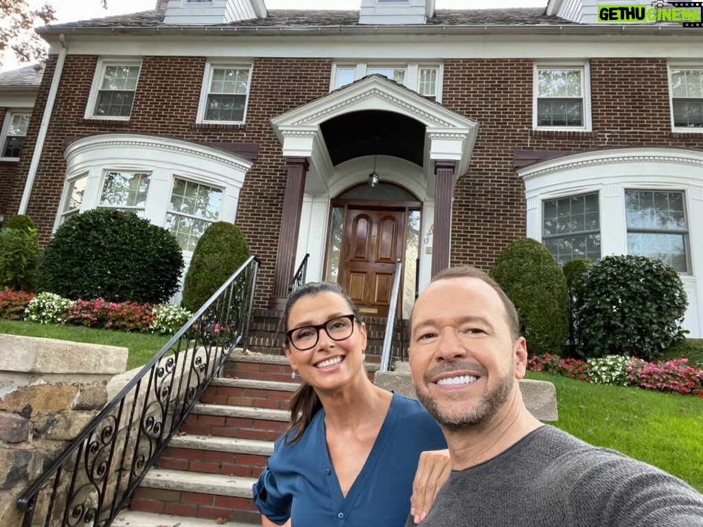 Bridget Moynahan Instagram - Sending you some brotherly love and good vibes as you sit down to watch the season premiere of @bluebloods #season14 tonight! #bluebloods #cbs #donniewahlberg