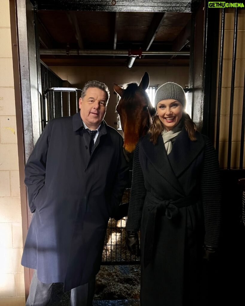 Bridget Moynahan Instagram - Best @bluebloods_cbs guest star so far! Thank you #oldwestburyequestriancenter for letting us film at your gorgeous stables. #bluebloods