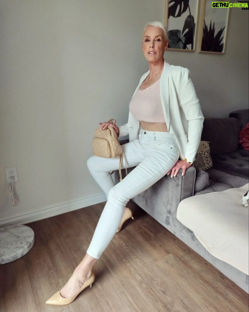 Brigitte Nielsen Instagram - Happy Memorial Day Weekend whether you are packing&traveling or just relaxing at home. Btw I've found this lovely inexpensive vegan bag (not a paid promo). If you can, try buying something vegan, you'll be amazed.