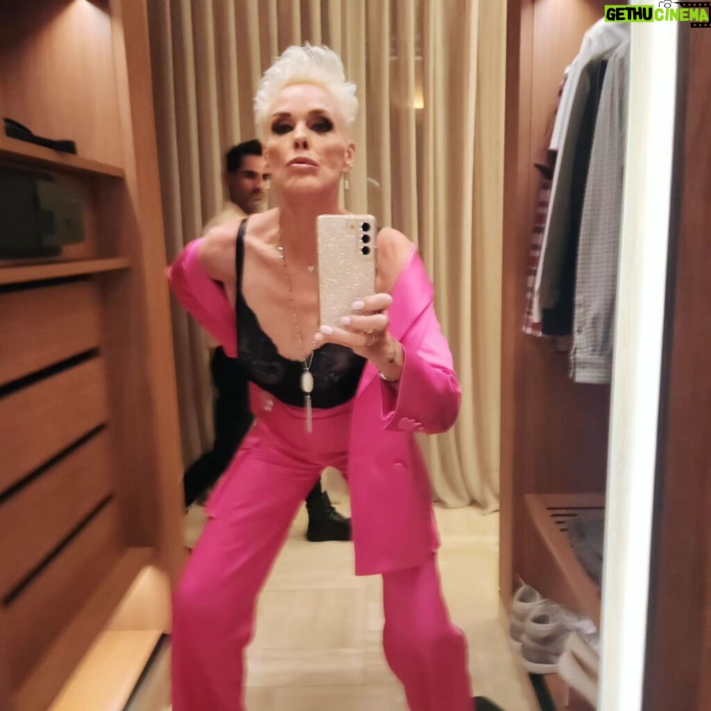 Brigitte Nielsen Instagram - how do your mirrors work?