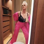Brigitte Nielsen Instagram - how do your mirrors work?