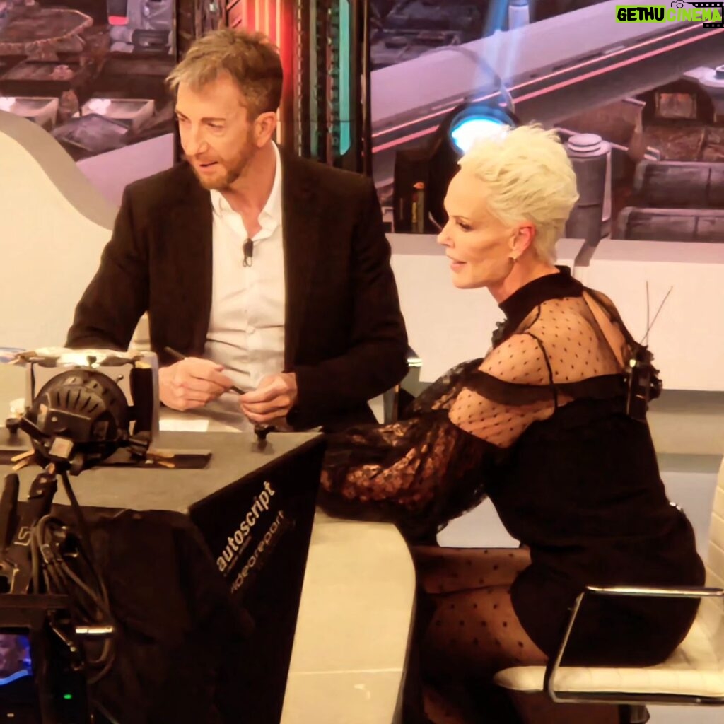 Brigitte Nielsen Instagram - Had so much fun @elhormiguero with @pablomotos 😘