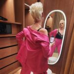 Brigitte Nielsen Instagram - how do your mirrors work?