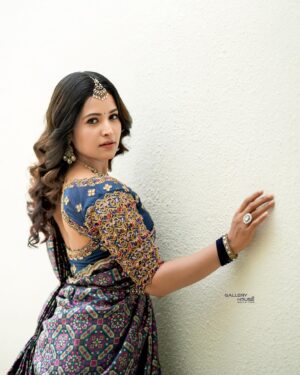 Brinda Acharya Instagram - @ky_makeupstudio @shringaar_000 @gallery_house_photography @thespatika @classy_renthouse @artistry_by_pushpa