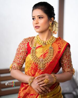 Brinda Acharya Instagram - @rainbow_photography_official @likitha_suresh_ @makeoverby_sowmyamanjunath @hairbyshwetharamesh @beadedtreasuresjewelry