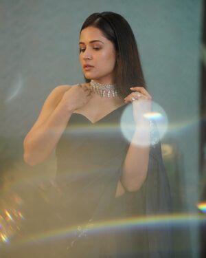 Brinda Acharya Instagram - The glitter✨ 
Clicked and edited @vishnu_vcaptures 
Space @vishnu_vcaptures 
Wearing and styling @stylebyaishwarya @saitanarya @thespatika 
MUA @makeovers_by_shwethagowda 
Hairstylist @rukmini_hairdressr 
Assisted by @pavan_1111_makeover