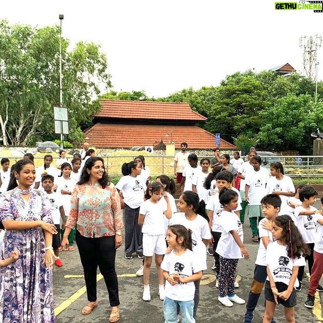 Brindha Sivakumar Instagram - Happy to Flagoff kid’s dance Marathon-“Happy feet “by @merrygo_around with @dr_saranya_jaikumar at Besant Nagar this morning at 6.30 Am Kalpa and Sunitha founders of merry go around ,do very interesting kids programs ! Pls check out for interesting children activity !😊✨