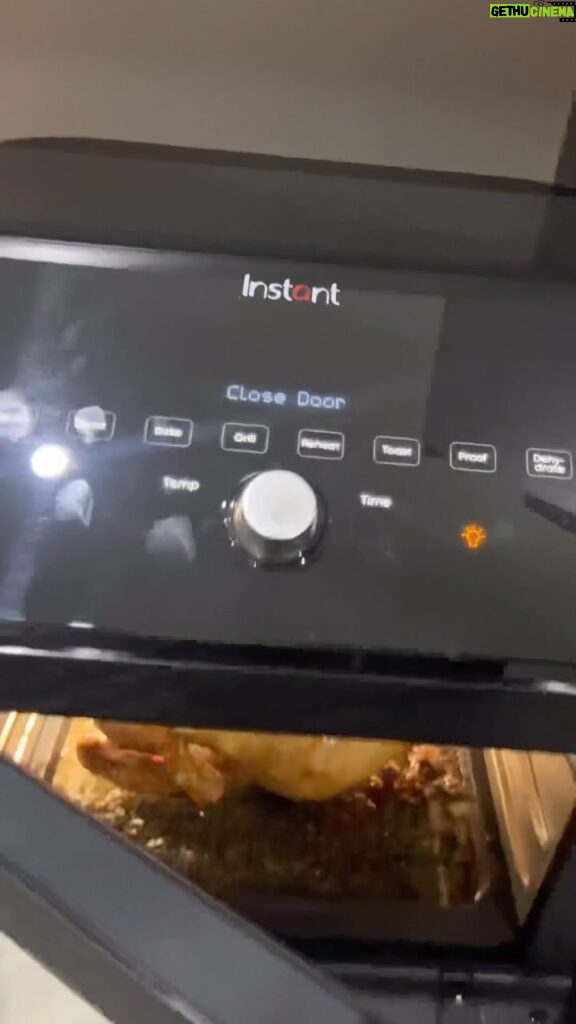 Briony May Williams Instagram - If I’m being honest I’ve been a bit sceptical about the old air fryer but now I’ve got one and I LOVE IT!!! I roasted a chicken in under an hour and it was the best frickin’ chicken I’ve ever had 🤤 Thank you so much @instantpotuk for converting me, I’m hooked! #gifted #prgift #airfryer #chicken #roast #roastchicken #roastdinner #kitchen #hack #lifehacks