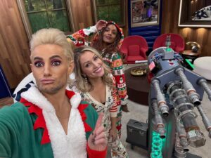 Britney Haynes Instagram - @bigbrothercbs INVASIIIOONNN!!! 👽👽👽 we are here and I’m queer!!! 💕🤝