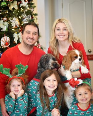 Britney Haynes Instagram - It’s fine it’s fine!! Merry Christmas 🎄🎁 🎅🏻