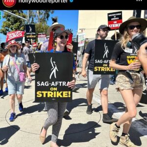 Brittany Curran Instagram - In 2021, actors made a median salary of ✨$46,960✨
In 2021, David Zaslav made 
✨$246.6 million✨

This is one of a million reasons (or 246.6 million reasons) why I was out on the picket line for day 1 of the #SAGAFTRAstrike, why I’ll be out today, and why I’ll be out every single day until this obscene greed is extinguished. 

#SAGAFTRAstrong #WGAstrong #WGAstrike #1u #sagaftramember #unionstrong 

@hollywoodreporter @sagaftra @writersguildwest