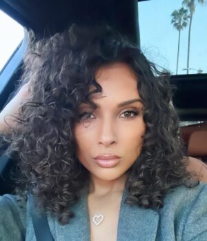 Brittany Lucio Instagram - A MINDSET that combines discipline, strength, confidence and ambition is a POWERFUL mindset. 🔋⬆️ 

#happyhumpday
#mindsetiseverything