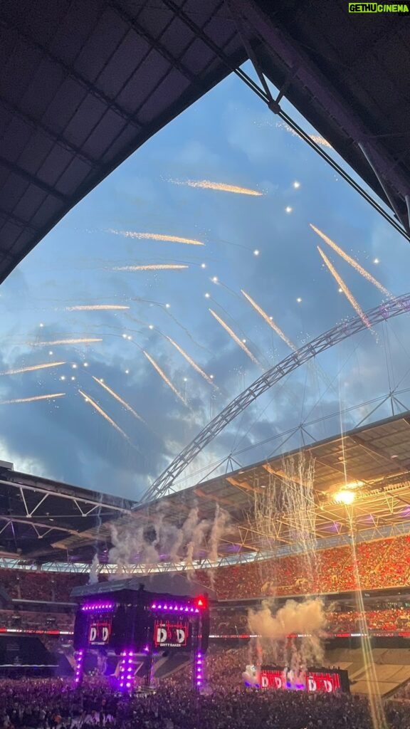 Brittany Baker Instagram - A walk to the ring I’ll never forget. Lit up the sky at Wembley Stadium with 81,000 of the best fans in the world🇬🇧🏟️❤️🎇 #AEWAllIn #AEW #DMD