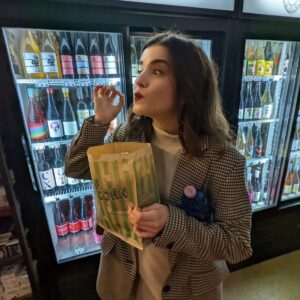 Brittany Raymond Instagram - I love popcorn, friends, stationary stores, premieres, late night decaf lattes and everything else about these photos.
🍿💑📓📽️🖋️☕🖕