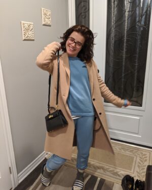 Brittany Raymond Instagram - I finally managed to fit my things in my new favourite purse from @vivorosa_official 💖
@roots you also rock for keeping me comfy, along with my @adidasca slides.
Swipe through for my multiple personalities.