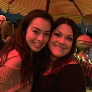 Brooke Elliott Instagram - My beautiful and amazing TV daughter @anneliesecjudge in @sweetmagnoliasnetflix 💖 Can’t wait for you to see how talented she is 😃 Streaming May 19