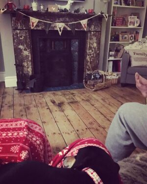 Brooke Leigh Thorne Instagram - A cute puppy on my lap and a cup of tea ☕️ happy to be back in England 🎄
