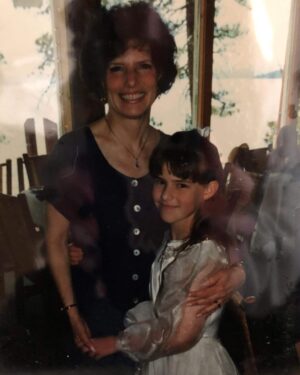 Brooke Leigh Thorne Instagram - LOOK AT HOW CUTE MY MOM IS! My cousin @dabbin.pey sent this to me. I remember going with my mom to buy that dress and feeling so pretty in it. My mom would say cute things like “oh my goodness be careful! we don’t want you looking prettier than the bride!” She’s so warm and loving. I hope I can be a mom half as good as she has been to me 💕 #tbt