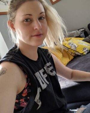 Brooke Leigh Thorne Instagram - Haven't taken a selfie in forever but Sam said I looked "badass" today 🖤