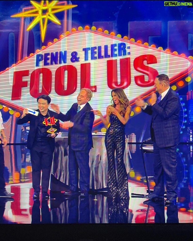 Brooke Burke Instagram - Tonight is the finale!!!!! Just a sweet look back at so many great memories ❤️Oh what a season and we can’t wait to do it again! Thank you so much everyone who tuned in for a fun family Friday night week after week! ✨ don’t miss our season 10 finale ✨ Penn & Teller: #FoolUs airs TONIGHT at 8/7c on The CW! @pennandtellerlive @ptfoolus