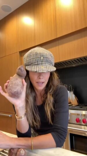 Brooke Burke Instagram - Purple sweet potato protein snack 🍠 | bake at 375 for 30-40 minutes, slice, spoonful of cottage cheese on top, olive oil, salt n pepper…yum! #bluezones #recipe #healthysnacks