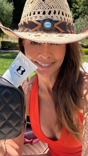 Brooke Burke Instagram - Whats in my beach bag! Just a few of my favorite things. PS whoever left their sunn at my house I have em 😚