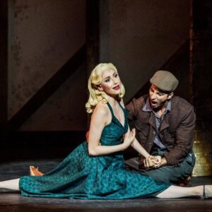 Bruna Guerin Instagram - ÚLTIMO DIA de @kissmekatemusical ! 
.
Fotos:
1 - @priscilaprade 
outras - @adrianodoria 
.
#teatro #teatromusical #kissmekate #coleporter #musical #broadway #atriz #actress #actresslife