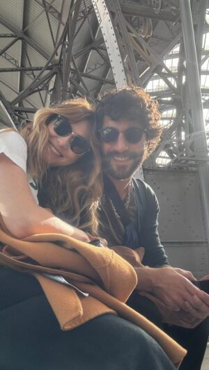 Bruna Guerin Instagram - Das poucas certezas que tenho da vida, o bem que me faz caminhar e existir ao seu lado é uma das minhas preferidas. Te amo, namorado. 

@logullo_ ❤️