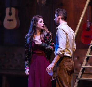 Bruna Guerin Instagram - Não tem como não postar no dia mundial do teatro. Ele é um pilar importantíssimo da minha existência, felicidade e como eu me reconheço como ser humano mesmo. 

Também não tem como não se emocionar em saber que, apesar dessa era digital em que as pessoas passam metade do dia rolando feed, os teatros estão cheios! Significa que ainda tem gente viva. E não existe nada mais vivo que o teatro! Viva o Teatro então!

1- Once
2- Cabaret dos Bichos
3- Natasha, Pierre e o Grande Cometa de 1812
4- O Dilema do Médico
5- Terremotos
6- Kiss Me Kate
7- Lazarus
8- Urinal
9- Rocky Horror Show
10- Cantando na Chuva

#teatro #diamundialdoteatro #arte #teatromusical