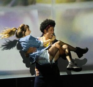 Bruna Guerin Instagram - Não tem como não postar no dia mundial do teatro. Ele é um pilar importantíssimo da minha existência, felicidade e como eu me reconheço como ser humano mesmo. 

Também não tem como não se emocionar em saber que, apesar dessa era digital em que as pessoas passam metade do dia rolando feed, os teatros estão cheios! Significa que ainda tem gente viva. E não existe nada mais vivo que o teatro! Viva o Teatro então!

1- Once
2- Cabaret dos Bichos
3- Natasha, Pierre e o Grande Cometa de 1812
4- O Dilema do Médico
5- Terremotos
6- Kiss Me Kate
7- Lazarus
8- Urinal
9- Rocky Horror Show
10- Cantando na Chuva

#teatro #diamundialdoteatro #arte #teatromusical