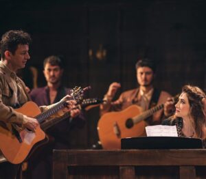 Bruna Guerin Instagram - Ter o trabalho reconhecido é sempre uma alegria sem fim no coração.

 O teatro exige um senso de comunidade e trabalho em grupo incomparáveis. Se eu subo no palco mesmo que sozinha, eu não estou sozinha. E essa indicação só existe porque eu não ando e nem andei só. Então, só tenho a agradecer tudo e todos que estão de alguma forma envolvidos em @once_omusical . 

E quanto a todos nós envolvidos de alguma forma com TEATRO ,  que aprendamos a ignorar a discussão de quem é melhor ou maior que quem e possamos celebrar mais que performance, glamour e troféu, o nosso ofício. Viva o teatro e nosso amor por ele!
 .
Obrigada, @premiobibiferreira . 🌹🙏🏻
.
Foto 2: @adrianodoria 
.
#teatro #teatromusical #premiobibiferreira #once #oncemusical #broadway #musicaltheatre #actress #actresslife #atriz #atrizbrasileira #atrizquecanta