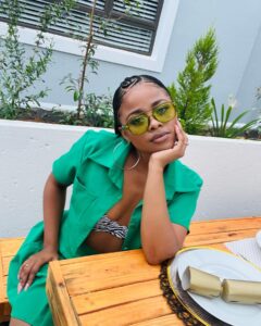 Buntu Petse Instagram - ‘Twas the Szn😍🎄💚❤️🤍 #friendsmas @mbuyik_ ❤️🙏🏾🥹