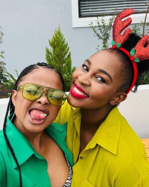 Buntu Petse Instagram - ‘Twas the Szn😍🎄💚❤️🤍 #friendsmas @mbuyik_ ❤️🙏🏾🥹