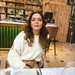 Burçin Abdullah Instagram - Nilay’ın yılbaşı davetinden Neslihan’cığımın gözünden ☺️ @neslign @nilaycafer