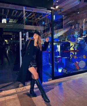 Burcu Cavrar Instagram - Black🖤