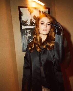 Burcu Cavrar Instagram - Burcu Cavrar, Ömer dizisinde canlandırdığı Vicdan karakteri ile sevenleriyle buluşuyor. Burcu’nun şahsına münhasır kişiliği, renkli ama bir o kadar sade karakteri ile çok keyifli bir çekimde buluşuyoruz. Bir an olsun motivasyonunu düşürmeyen ve ekibi de kendi yüksek enerjisiyle yükselten Burcu’nun adım adım ilerlediği oyunculuk serüveni ve ekran önünde olmayan bir Burcu’yu konuştuk. 

Genel Yayın Yönetmeni ve Röportaj @timurcanersoy
Fotoğraf @egemenpirlant
Styling @sedassolmaz
Saç @mertcan.pekguzel
Makyaj @aynurkabakk 
Styling Asistanı @betulcapkurr
Mekan @gezihotelbosphorus
Teşekkürler
@sokmentalent @songulgoksel

#KUNPeople#Burcu#Cavrar#Ömer#Pazartesi#Star#TV#Vicdan#October#Issue