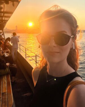 Burcu Cavrar Instagram - 🚢🎻
