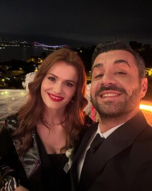Burcu Cavrar Instagram - Ama ne güzel bir yolculuktu🥰 Son bölüm son kez #ömer bu akşam. Herkesin yolu güzel olsun çiçekler açsın. Emeği geçen herkes tepeden tırnağa çok kıymetli . Vico yerin çok başka bende çok 😇🫶 Yeniden yeni yollarda karşılaşmak üzere dostlar😇💫