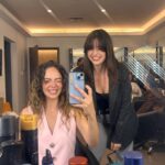 Buse Meral Instagram - Cadı ve Fikriye artık seyirciye emanet, filmimiz 26 Nisan’da vizyonda 💫☺️ Yönetmenimiz @ermanbostan partnerim @furkanandic ve emeği geçen tüm oyuncu ve ekip arkadaşlarıma her şey için teşekkür ederim, sizinle çalışmak benim için bir zevkti, dilerim yolumuz bir gün tekrar kesişir 🙏🏼 Dün akşam gerçekleşen galamızda ise yanımda olan @pinartelevi ⁩ @aysegulsenerpr @ecesisik @gokhanyalciner @furkanyalciner ve bütün ekibe ayrıca teşekkür ederim 🙏🏼💫 Herkese iyi seyirler 😀