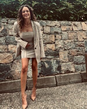Buse Meral Instagram - Cadı ve Fikriye artık seyirciye emanet, filmimiz 26 Nisan’da vizyonda 💫☺️ Yönetmenimiz @ermanbostan partnerim @furkanandic ve emeği geçen tüm oyuncu ve ekip arkadaşlarıma her şey için teşekkür ederim, sizinle çalışmak benim için bir zevkti, dilerim yolumuz bir gün tekrar kesişir 🙏🏼 

Dün akşam gerçekleşen galamızda ise yanımda olan @pinartelevi ⁩ @aysegulsenerpr @ecesisik @gokhanyalciner @furkanyalciner ve bütün ekibe ayrıca teşekkür ederim 🙏🏼💫 

Herkese iyi seyirler 😀