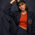 Buse Sinem İren Instagram - Ben de bir 90’lar ruzgari estireyim derken hortuma sebep oldum 😅 hangisini koyucaam 😱 sonuncusunda yapay zeka beni mavi gozlu yapmis 😅