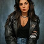 Buse Sinem İren Instagram - Ben de bir 90’lar ruzgari estireyim derken hortuma sebep oldum 😅 hangisini koyucaam 😱 sonuncusunda yapay zeka beni mavi gozlu yapmis 😅