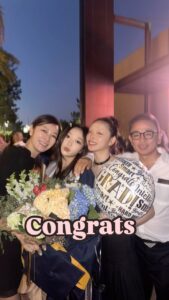 Byeon Jung-su Instagram - Congrats!!!! 언니가 무용수인 줄 !!💃 언니가 정원이 기 좀 살렸당 😻 오늘 정원이는 가족의 사랑을 받으며 졸업했네요 나 최대한 심플하게 입었당 !!!☺️☺️ 빨간 드레스 입고싶었지만 !! 참음 !! 준비하느라 피드 못해서 미안용 !! #고등졸업 #이제어른 #영원한애기