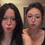 Byeon Jung-su Instagram - 현숙언니네서 라이브 넘 즐거웠죠?? 놀다가 함께하니 넘 좋아요 🤓 오늘 블랙꼬모선글라스를 잠시 잃어버려서 못 보여드렸는데 낼은 꼭 찾아볼께용 🤣🤣 미국있으니 라방시간이 안맞네요 😎 매주 오픈하는게 있으니 도와줄께요 다양한 얼굴사이즈로 보여드렸어요 내일아침 9am 은 ssolux xhoya 콜라보제품 오픈해줄께요 소량생산이라 리미티드로 오픈합니다 제나 마젠타는 지난번2월에 1분만에 솔드아웃됐어요 🙈 이번에 꼭 성공하세용 뭐든 아이들과 함께해서 좋네용 !! 👁️‍🗨️ssolux x hoya 🔜6.3 9am open