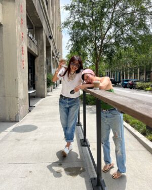 Byeon Jung-su Instagram - 이번여행에서 안경없이 어찌 다녔나몰라 !!
애들 쓴것두 이쁘죠? 
얼굴이 더 작아보인다는 사실 !!

Ⓜ️제냐안경 마젠타는 2월에 하고 완전 soldout ‼️
본매장에도 난리 났었어요 
티타늄 제작이라 진심 가벼워서 남성도 아이들도 
도수안경으로 쓰고 다녀요 🤓
티타늄 안경은 어지간해서 30만원이 넘죠? 
넘 착한가격 !!✌🏽

Ⓜ️꼬모 선글라스는 는 6월 초에 보내요 🙈
미안해서 모두 안경줄 선물 같이 드릴께요 
선글라스는 
얼굴형에 따라서 다리 길이가 길면 
선글라스가 헐겁게 느껴질 수 있는데, 
그럴땐 귀에 걸리는 부분을 손으로 살살 구부려서 
얼굴에 맞게 조정하면 되요 
이탈리아산 마추켈리 아세테이트인데, 
안에 금속이 처리되어 조정해도 안부러져요

A. 제나 티타늄 RD (마젠타) 
B. 제나 티타늄 OR (오렌지)
C. 꼬모 (블랙)
D. 꼬모 (핑크 그라데이션)
E. 꼬모 (레오파드) 
모두 코받침이 있다는데 깜놀주의 ‼️

💢2개 이상 구매 또는 꼬모 선글라스 구매자에게 
안경줄 1개 증정!(정상가 35,000원)
👁️‍🗨️Ssolux xHoya🔜6.3 9am open 
👁️‍🗨️1pm 현숙언니랑 라이브해줄께용
