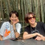 Byeon Jung-su Instagram - L.A는 햇볕이 진짜 쎄네요 🌞🌞 여기서도 선글라스 물어보는사람들이 왜이리 많아! 쉬크하면서도 풀사이즈라 이쁘데요 -진짜 선택 잘했으☝🏼 이제 3일날 딱 오픈합니다 ! 조금만 더 기둘려봐용 💨💨 달바보르피린은 한세트 가져왔더니 벌써 온식구랑 쓰니 금새네요 (팩은 다쓴거 실화냐??🙈) 이번주까지만 오픈해 줄께용 이뻐지는 사람은 보르피린 다 알아요 햇볕 즐기는 사람도 다 알죠❓ 스타일리쉬한거 찾기 힘들어요 !! A. 제나 티타늄 RD (마젠타) B. 제나 티타늄 OR (오렌지) C. 꼬모 (블랙) D. 꼬모 (핑크 그라데이션) E. 꼬모 (레오파드) 모두 가볍고 코받침이 있다는데 깜놀주의 ‼️ 💢2개 이상 구매 또는 꼬모 선글라스 구매자에게 안경줄 1개 증정! (정상가 35,000원) 👁️‍🗨️Ssolux xHoya🔜6.3th 우선은 그냥 보슈!!! 내가 딱 원했던 스타일!