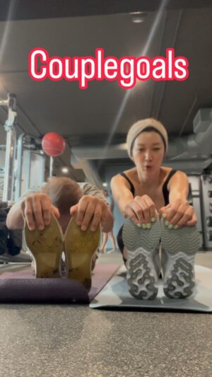 Byeon Jung-su Instagram - Tag your lover ♥️
여행와두 운동하냐??
아침7am 이게 웬말이야?? 
나를 업고 한다고???
그러다 다리 찢어진다 !!!😅😅😅