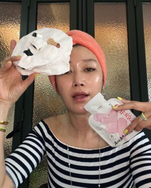 Byeon Jung-su Instagram - 한번 쓱 보시요 !!
나의 일주일이요 !!!
으쩜 이리 바쁜지 
번아웃 권태기는 
일에 열정이 없어서라고 하더라구요 
난 매일 매일이 설레더라구요 
많은 일을 대할때 그일을 결정하고나서는 
절대 후회하기 없기 🙈

플리츠 스커트 아침에 급 오픈했지만 
안했으면 겁니 나중에 후회할뻔 !!
담달부터 부지런히 여름 즐기고 
가을에는 스웻셔츠 /캐시미어에 즐기고 !

마이미/석고팩 아직 오픈해 있으니 
편하게 집에서 이뻐지고 🔛이번주말까지 오픈 

월욜 오픈하는 냉감패드에 몸을 맡깁니다 
쉴때는 잠잘때 확실히 쉬는것!!!